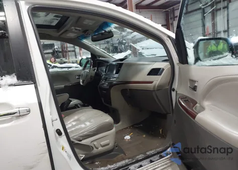 2013 Toyota Sienna Limited 7 Passenger z USA, uszkodzony, nr VIN 5TDDK3DC0DS066990